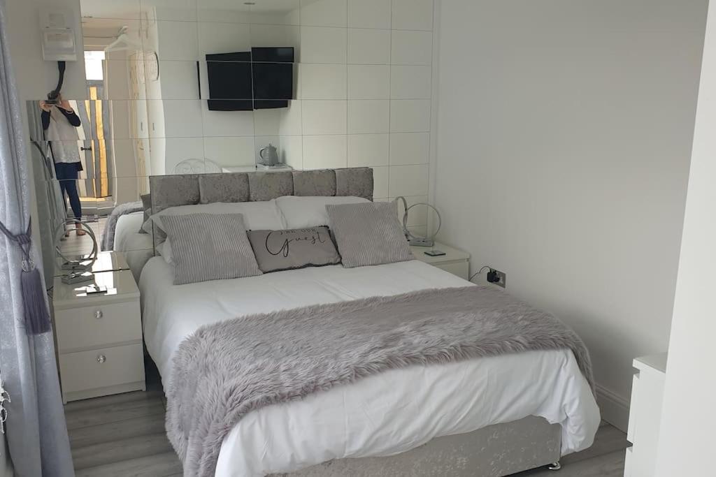 Near Liverpool Double Bedroom Hideaway Wirral Exteriör bild