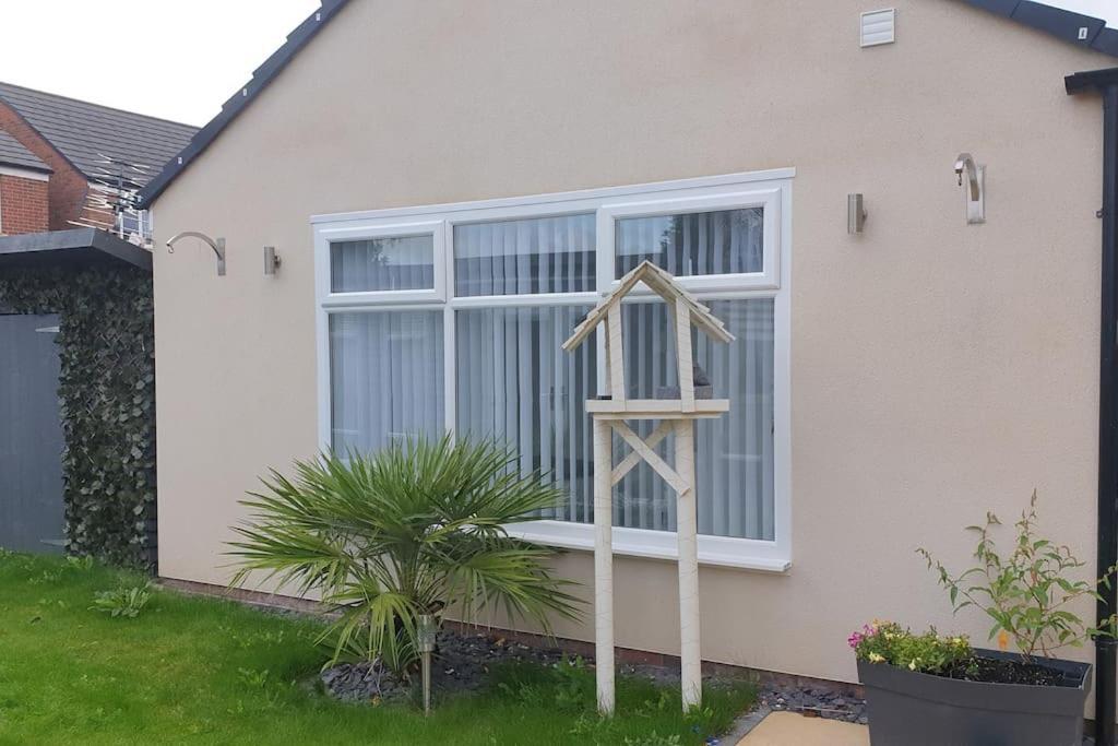 Near Liverpool Double Bedroom Hideaway Wirral Exteriör bild